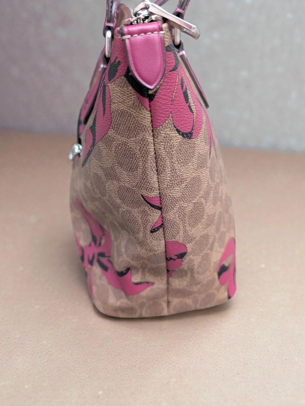 Coach Gallery Tote in Signature Canvas with Bow Print (NWT)